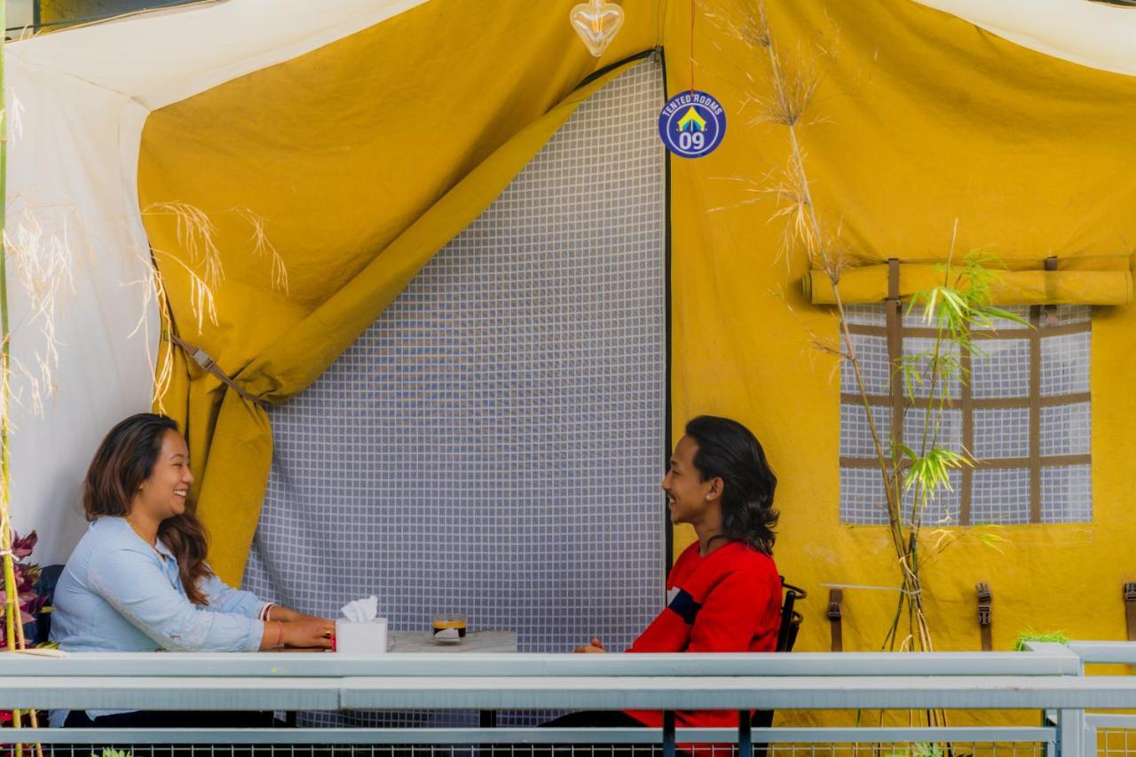 Kalash Parkaze And Tent Inn Pokhara Exteriör bild