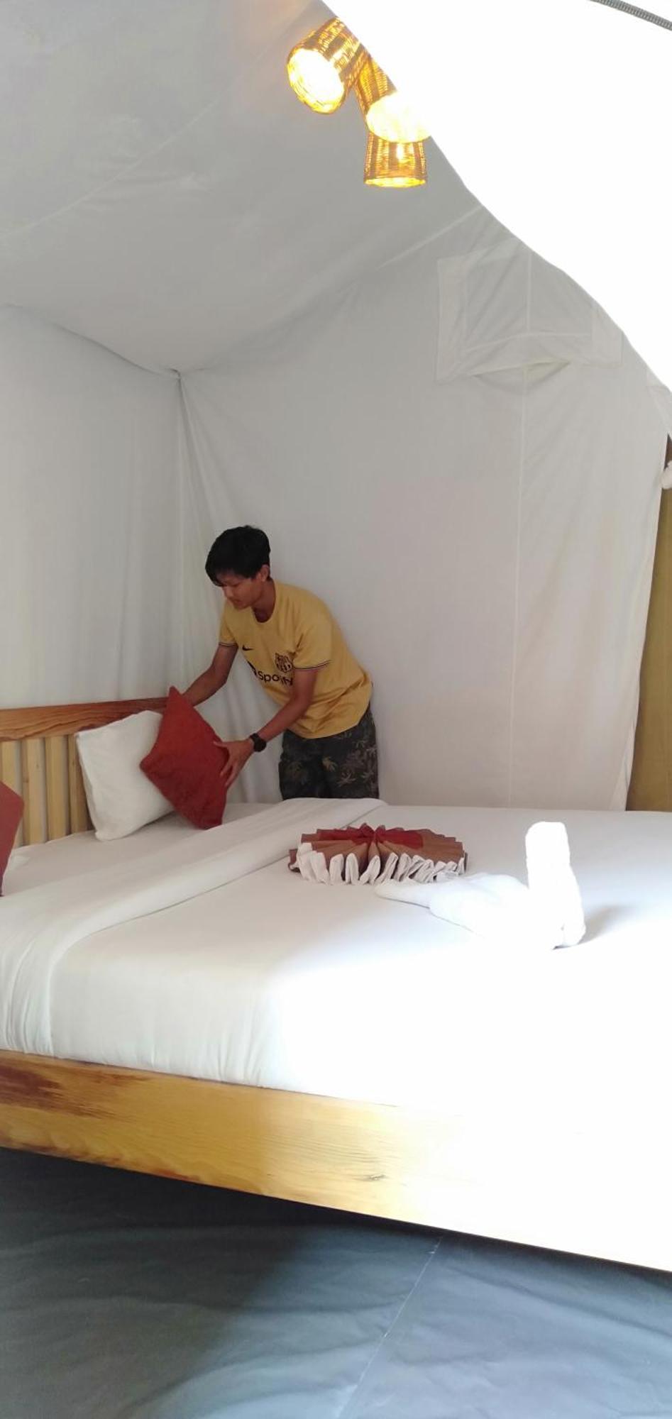 Kalash Parkaze And Tent Inn Pokhara Exteriör bild