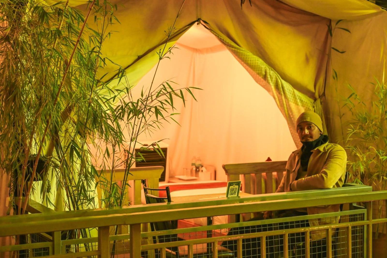 Kalash Parkaze And Tent Inn Pokhara Rum bild